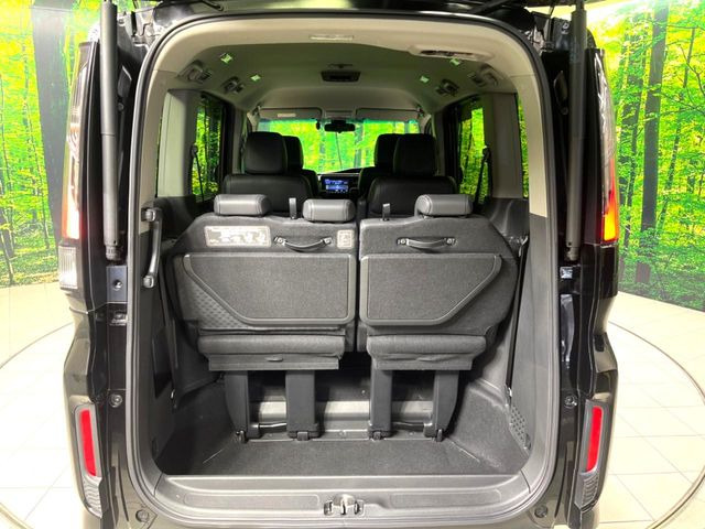 ���i�̂���������ʋ΁A���}���ɏ\���ȉ׎��X�y�[�X���m�ۂ��Ă���܂��B�Z�J���h�V�[�g��|���ƁA�傫�ȉו��̐ύڂ��\�ł���