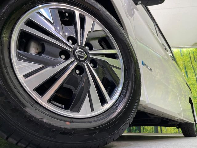 �y15�C���`�A���~�z�C�[���z�O�ςɃ}�b�`�����A���~�z�C�[���𑕒����Ă���܂��B�e��A���~�z�C�[����A�X�^�b�h���X�^�C�����戵�����Ă���܂��B���񂲑��k����������