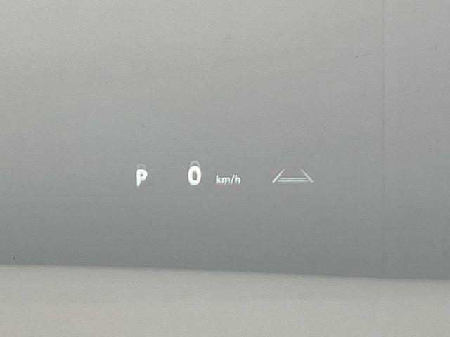 �y�J���[�w�b�h�A�b�v�f�B�X�v���C�z���݂̑��x�⑖�s�����f�W�^���\���ŉ^�]�ȑO���̃K���X�ɓ��e!�J���[�t���Ŏ��F���������A�^�]���ڐ������炳���K�v�ȏ����m�F�ł���̂łƂ��Ă��֗��ň��S!