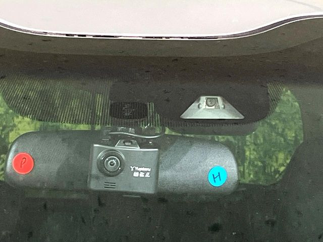 �y�z���_�Z���V���O�z���s���ɑO���̎ԗ�����F�����A�Փ˂������Ȏ��͌x��ƃu���[�L�ŏՓˉ���Ɣ�Q�y�����A�V�X�g�B�����S�Ƀh���C�u�����y���݂��������܂��B