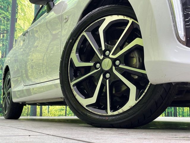 �y����15�C���`�A���~�z�C�[���z�O�ςɃ}�b�`���������A���~�z�C�[���𑕒����Ă���܂��B�e��ЊO�A���~�z�C�[����A�X�^�b�h���X�^�C�����戵�����Ă���܂��B���񂲑��k����������