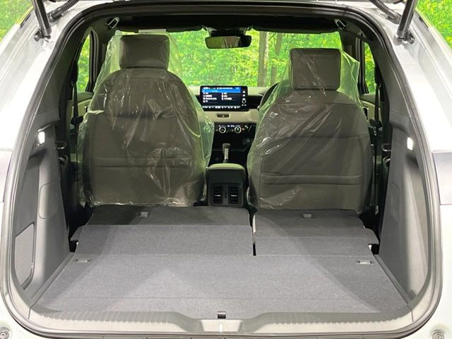 普段のお買い物や通勤、送迎等に十分な荷室スペースを確保しております。セカンドシートを倒すと、大きな荷物の積載も可能です♪