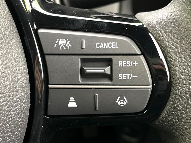 【アダプティブクルーズコントロール】高速道路での長距離走行が楽に!!自動で速度を保つクルーズコントロールが、衝突軽減システムと連携し、前方の車両を感知して車間を保つように速度調節してくれます!!