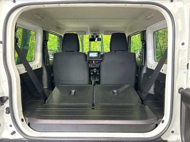 ���i�̂���������ʋ΁A���}���ɏ\���ȉ׎��X�y�[�X���m�ۂ��Ă���܂��B�Z�J���h�V�[�g��|���ƁA�傫�ȉו��̐ύڂ��\�ł���