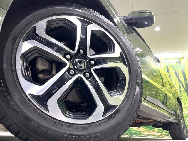 �y����17�C���`�A���~�z�C�[���z�O�ςɃ}�b�`���������A���~�z�C�[���𑕒����Ă���܂��B�e��ЊO�A���~�z�C�[����A�X�^�b�h���X�^�C�����戵�����Ă���܂��B���񂲑��k����������