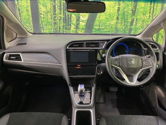 シャトル1.5 ハイブリッド Z