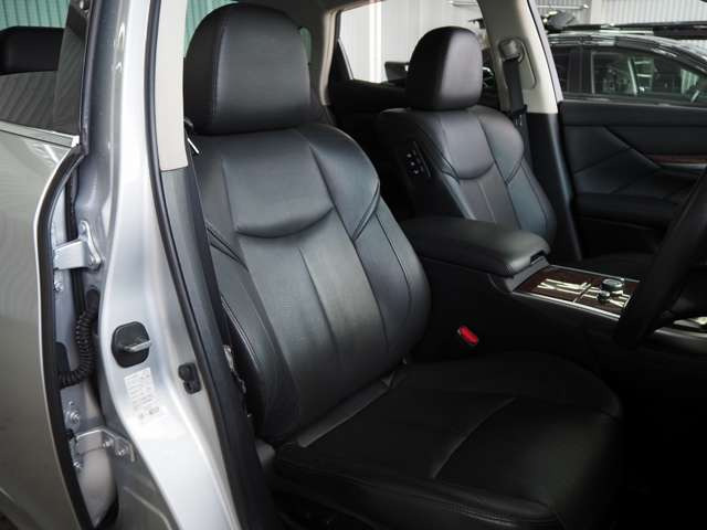 フーガ3.7 370GT FOUR 4WD