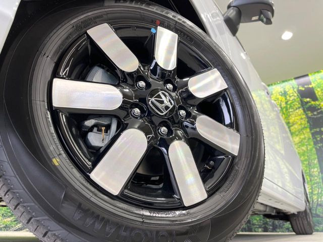 �y����15�C���`�A���~�z�C�[���z�O�ςɃ}�b�`���������A���~�z�C�[���𑕒����Ă���܂��B�e��ЊO�A���~�z�C�[����A�X�^�b�h���X�^�C�����戵�����Ă���܂��B���񂲑��k����������