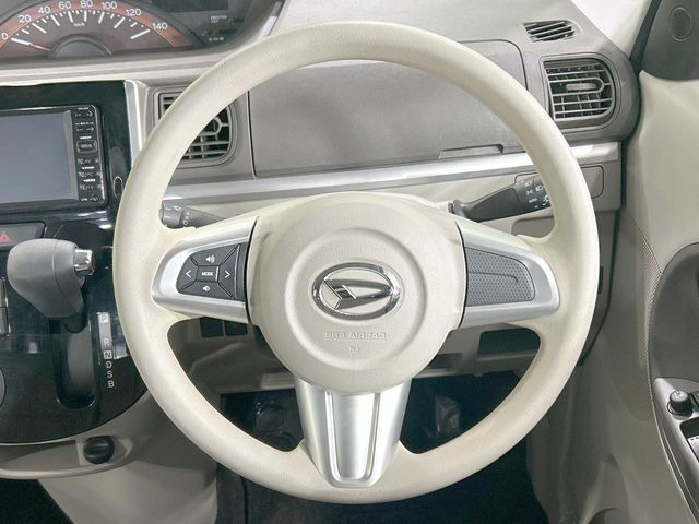 ステアリングも使用感が少なく、きれいな状態となっております♪