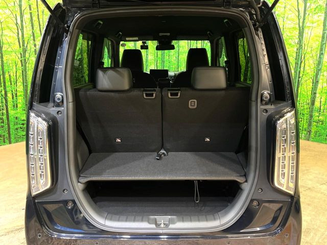 ���i�̂���������ʋ΁A���}���ɏ\���ȉ׎��X�y�[�X���m�ۂ��Ă���܂��B�Z�J���h�V�[�g��|���ƁA�傫�ȉו��̐ύڂ��\�ł���