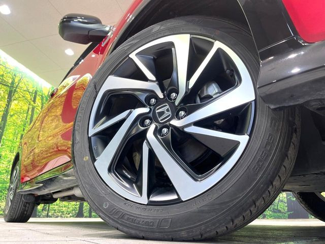 �y����18�C���`�A���~�z�C�[���z�O�ςɃ}�b�`���������A���~�z�C�[���𑕒����Ă���܂��B�e��ЊO�A���~�z�C�[����A�X�^�b�h���X�^�C�����戵�����Ă���܂��B���񂲑��k����������