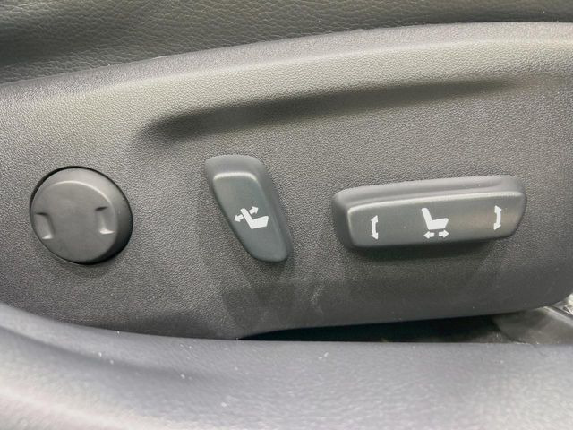 【パワーシート】スイッチ一つで簡単にシートの微調整が可能!電動だから力もいりません!快適なシートポジションにセットして、快適なドライブをお楽しみください。