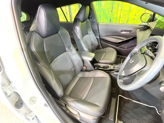 運転席シート廻りは使用感も少なく、良好な状態となっています。前オーナー様が丁寧に使っていたことがよくわかりますね。