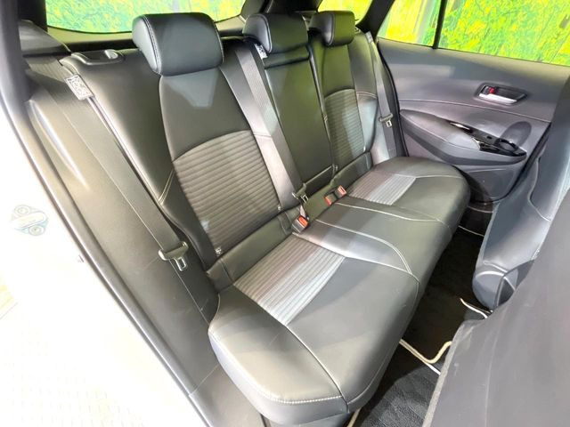 後部座席も気になるようなキズ・汚れやへたり等、大きなダメージはなく、良好な状態です。