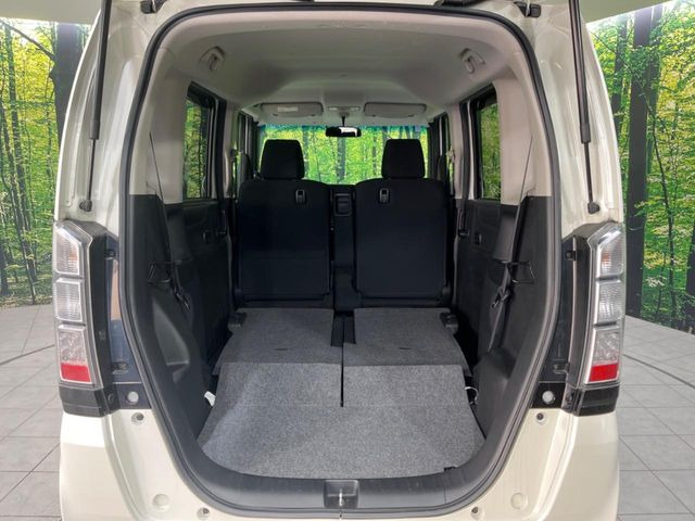 ���i�̂���������ʋ΁A���}���ɏ\���ȉ׎��X�y�[�X���m�ۂ��Ă���܂��B�Z�J���h�V�[�g��|���ƁA�傫�ȉו��̐ύڂ��\�ł���