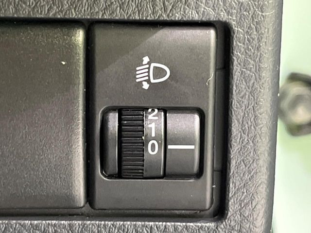 �y�w�b�h���C�g���x���C�U�[�z�Ԃɏ��l����ו��̗ʂɂ���ĕς��ԑ̂̌X����␳���A�w�b�h���C�g�̏Ǝˊp�x��K�؂ɒ����ł���֗��@�\�ł��􂵂�����O�����Ƃ炵�Ă����̂Ŗ�ԑ��s�����S!