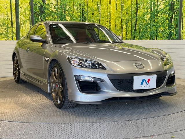 高透明度のガラス皮膜で撥水はもちろん、上質なツヤ・光沢を実現。紫外線や酸性雨から大切な愛車を保護し、色あせ・劣化を防止。「弾スプラッシュコート」、「弾プリミッサコート」からお選びいただけます。