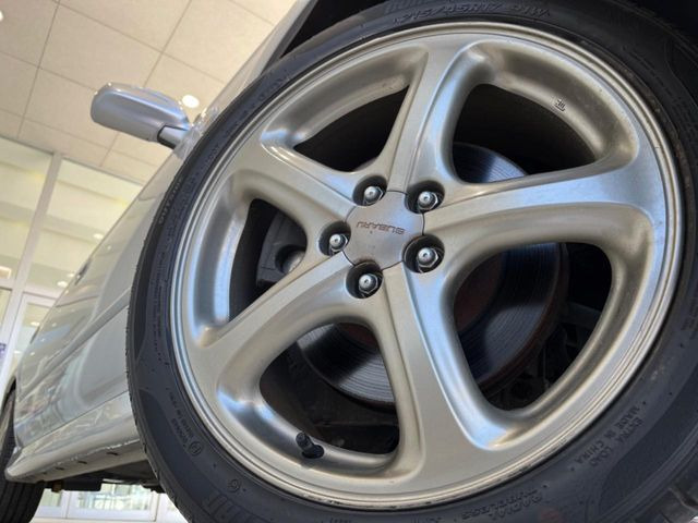 �y����17�C���`�A���~�z�C�[���z�O�ςɃ}�b�`���������A���~�z�C�[���𑕒����Ă���܂��B�e��ЊO�A���~�z�C�[����A�X�^�b�h���X�^�C�����戵�����Ă���܂��B���񂲑��k����������