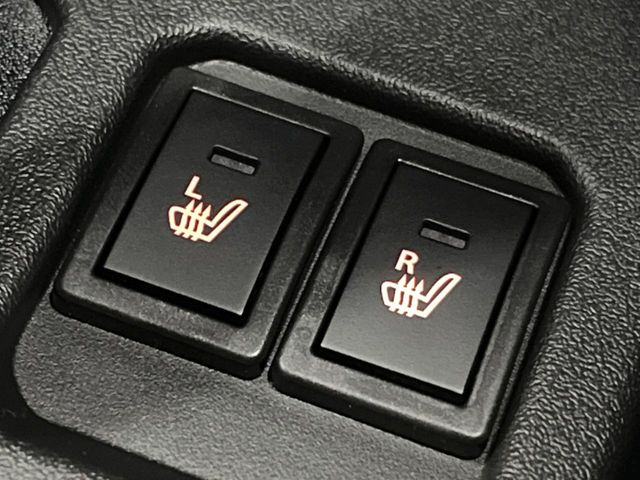 【シートヒーター】寒い日に重宝するシートヒーター!エアコンより早く温まってくれるので寒がりの人も安心ですね♪エアコンの温風は乾燥するから苦手、という方にもをおすすめです。