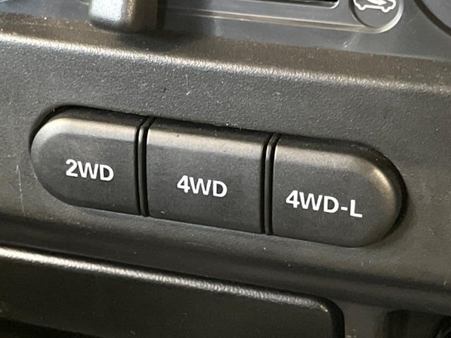 4WD�̂��Ԃł��̂ŁA�ᓹ�ł����S�ł���~��n�n��ɂ��Z�܂��̕��ȊO�ɂ��A�E�B���^�[�X�|�[�c����̕���~��n��֋A�Ȃ����@�������ɂ���������!2WD�ւ̐؂�ւ����\�ł���