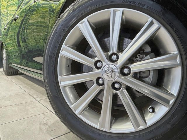 【純正○○インチアルミホイール】外観にマッチした純正アルミホイールを装着しております。各種社外アルミホイールや、スタッドレスタイヤも取扱いしております。是非ご相談ください♪