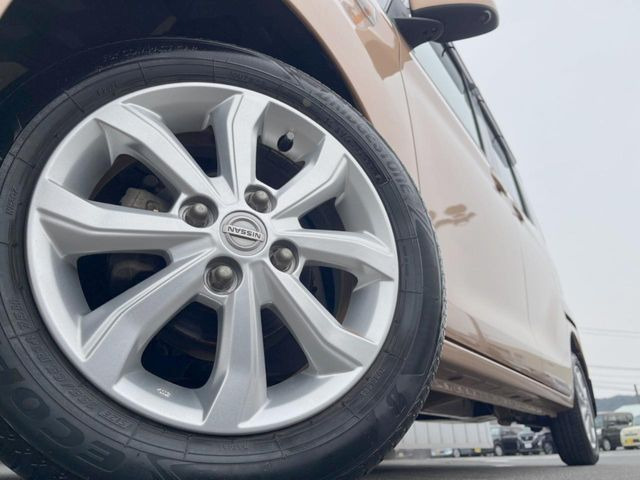 �y�����A���~�z�C�[���z�O�ςɃ}�b�`���������A���~�z�C�[���𑕒����Ă���܂��B�e��ЊO�A���~�z�C�[����A�X�^�b�h���X�^�C�����戵�����Ă���܂��B���񂲑��k����������