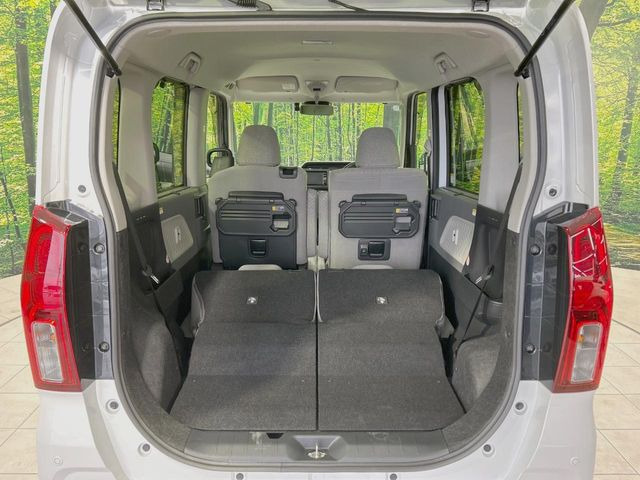 ���i�̂���������ʋ΁A���}���ɏ\���ȉ׎��X�y�[�X���m�ۂ��Ă���܂��B�Z�J���h�V�[�g��|���ƁA�傫�ȉו��̐ύڂ��\�ł���