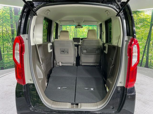 ���i�̂���������ʋ΁A���}���ɏ\���ȉ׎��X�y�[�X���m�ۂ��Ă���܂��B�Z�J���h�V�[�g��|���ƁA�傫�ȉו��̐ύڂ��\�ł���