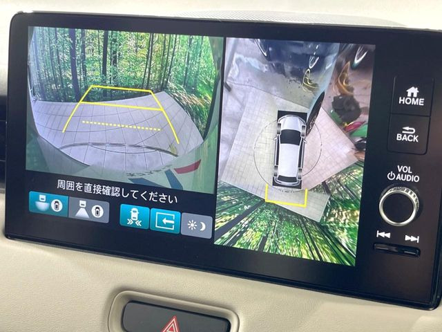 【マルチビューカメラシステム】専用のカメラにより、上から見下ろしたような視点で360度クルマの周囲を確認することができます☆死角部分も確認しやすく、狭い場所での切り返しや駐車もスムーズに行えます。