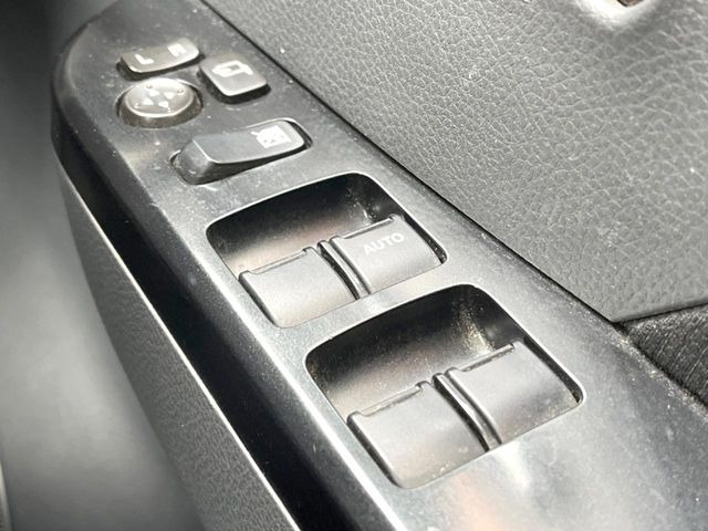 �y�d���i�[�~���[�z�T�C�h�~���[�͓d���i�[���ƂȂ��Ă���A�������ԏ�ł��L�Y�������X�N��}�����܂��B