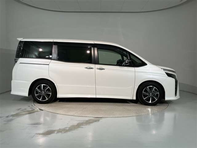ヴォクシー2.0 ZS 煌III 4WD