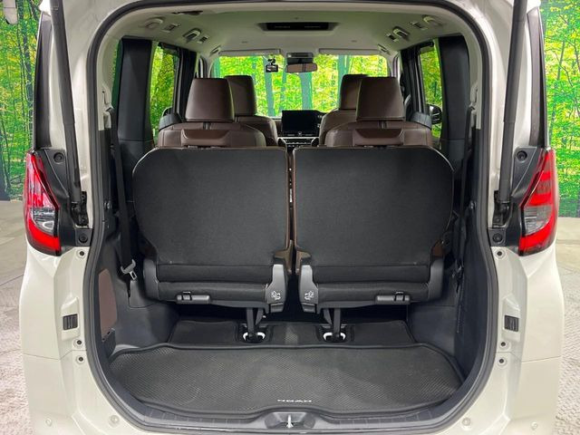 ���i�̂���������ʋ΁A���}���ɏ\���ȉ׎��X�y�[�X���m�ۂ��Ă���܂��B�Z�J���h�V�[�g��|���ƁA�傫�ȉו��̐ύڂ��\�ł���