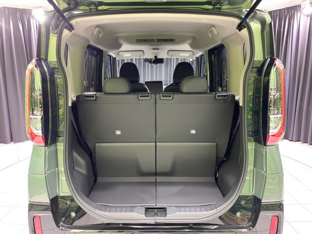 ���i�̂���������ʋ΁A���}���ɏ\���ȉ׎��X�y�[�X���m�ۂ��Ă���܂��B�Z�J���h�V�[�g��|���ƁA�傫�ȉו��̐ύڂ��\�ł���