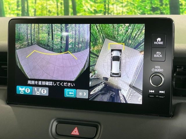 【マルチビューカメラシステム】専用のカメラにより、上から見下ろしたような視点で360度クルマの周囲を確認することができます☆死角部分も確認しやすく、狭い場所での切り返しや駐車もスムーズに行えます。