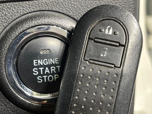 �y�L�[�t���[�V�X�e���z�J�o����|�P�b�g�ɓ��ꂽ�܂܂ł��h�A�̎{���E�������\�ȃX�}�[�g�L�[�𑕔��B�G���W���̃I���E�I�t�����J�M�����o���K�v����������Ƃ��Ă��֗��ł���