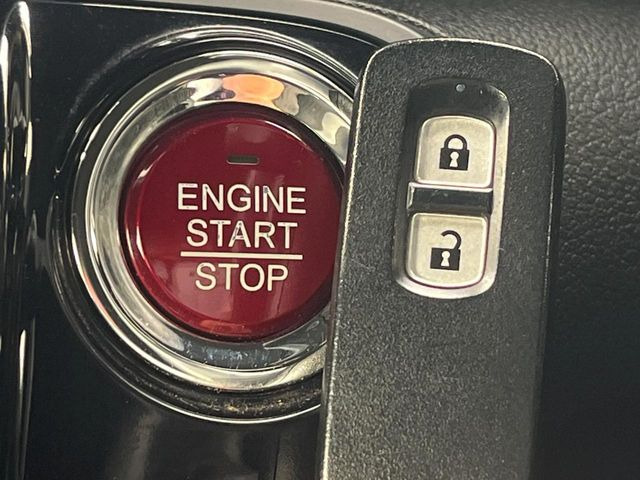 �yHonda�X�}�[�g�L�[�z�J�o����|�P�b�g�ɓ��ꂽ�܂܂ł��h�A�̎{���E�������\�ȃX�}�[�g�L�[�𑕔��B�G���W���̃I���E�I�t�����J�M�����o���K�v����������Ƃ��Ă��֗��ł���