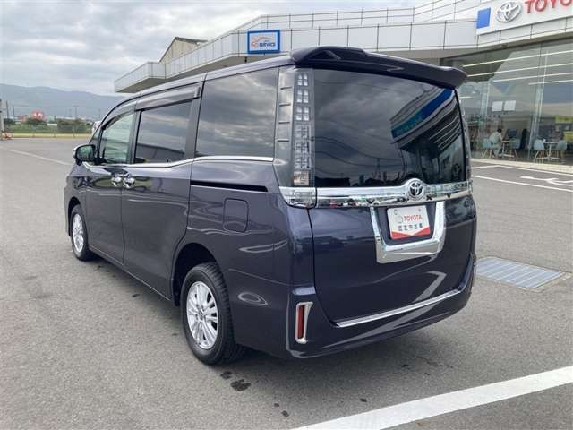 ヴォクシー2.0 V 4WD