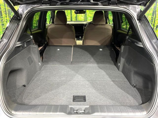 ���i�̂���������ʋ΁A���}���ɏ\���ȉ׎��X�y�[�X���m�ۂ��Ă���܂��B�Z�J���h�V�[�g��|���ƁA�傫�ȉו��̐ύڂ��\�ł���