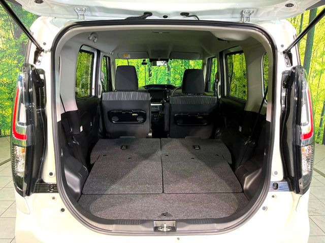 ���i�̂���������ʋ΁A���}���ɏ\���ȉ׎��X�y�[�X���m�ۂ��Ă���܂��B�Z�J���h�V�[�g��|���ƁA�傫�ȉו��̐ύڂ��\�ł���