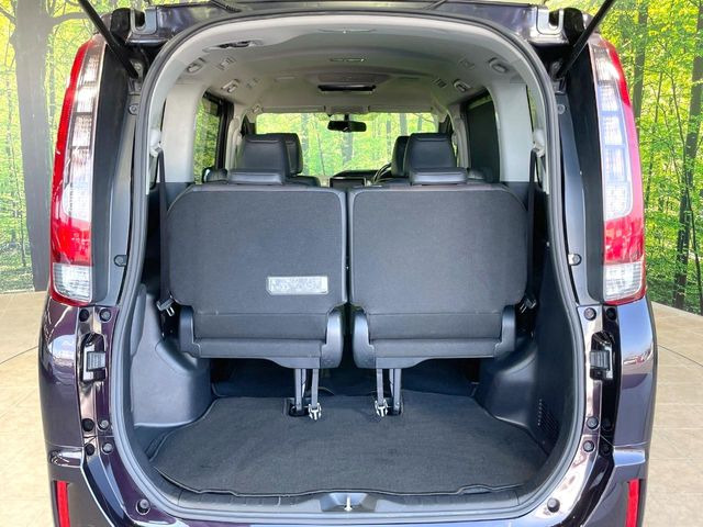 ���i�̂���������ʋ΁A���}���ɏ\���ȉ׎��X�y�[�X���m�ۂ��Ă���܂��B�Z�J���h�V�[�g��|���ƁA�傫�ȉו��̐ύڂ��\�ł���