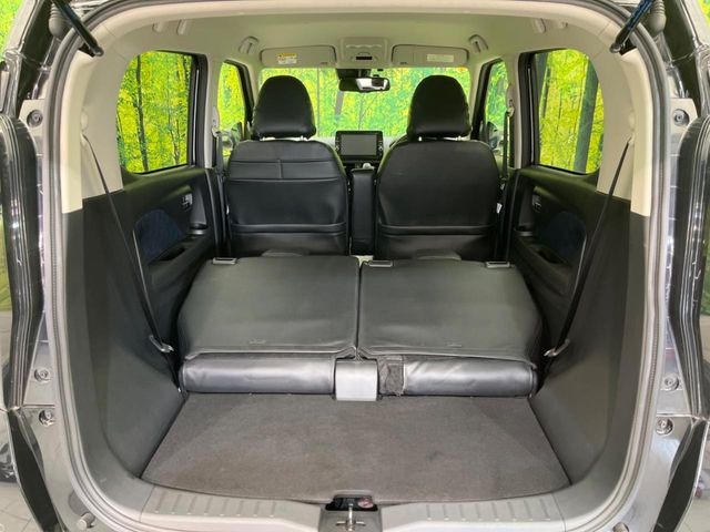 ���i�̂���������ʋ΁A���}���ɏ\���ȉ׎��X�y�[�X���m�ۂ��Ă���܂��B�Z�J���h�V�[�g��|���ƁA�傫�ȉו��̐ύڂ��\�ł���