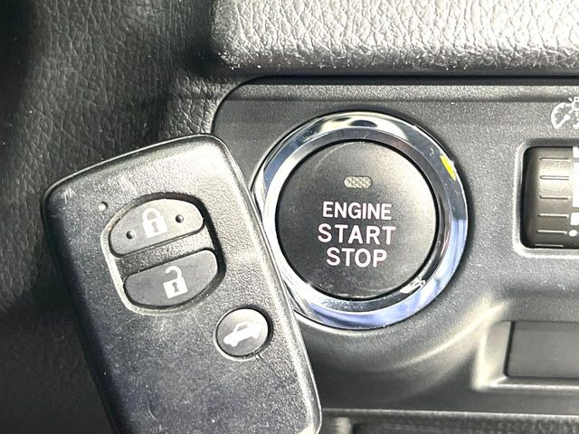 �y�A�N�Z�X�L�[&�v�b�V���X�^�[�g�z�J�o����|�P�b�g�ɓ��ꂽ�܂܂ł��h�A�̎{���E�������\�ȃX�}�[�g�L�[�𑕔��B�G���W���̃I���E�I�t�����J�M�����o���K�v�������A�{�^�����v�b�V�����邾����OK��