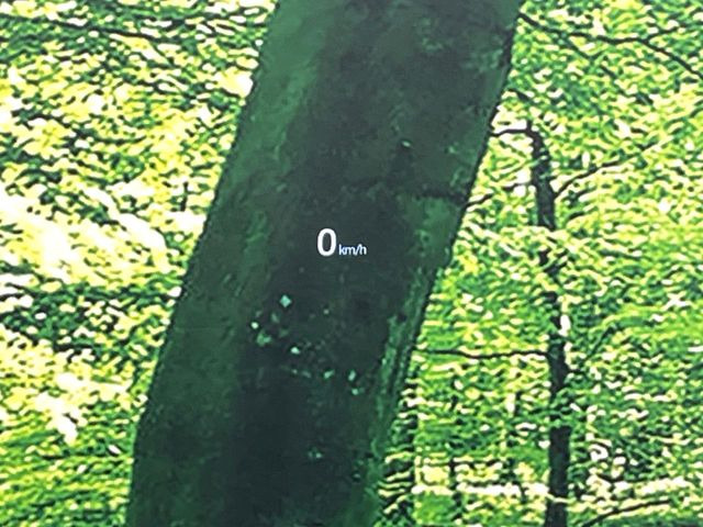 �y�w�b�h�A�b�v�f�B�X�v���C�z���݂̑��x�⑖�s�����f�W�^���\���ŉ^�]�ȑO���̃K���X�ɓ��e!�^�]���A�ڐ������炳���K�v�ȏ����m�F�ł���̂łƂ��Ă��֗��ň��S!