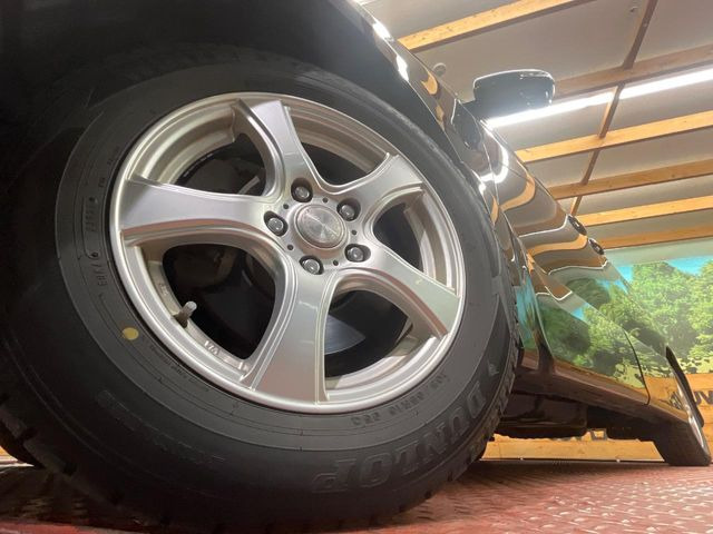 �y16�C���`�A���~�z�C�[���z�O�ςɃ}�b�`�����A���~�z�C�[���𑕒����Ă���܂��B�e��A���~�z�C�[����A�X�^�b�h���X�^�C�����戵�����Ă���܂��B���񂲑��k����������