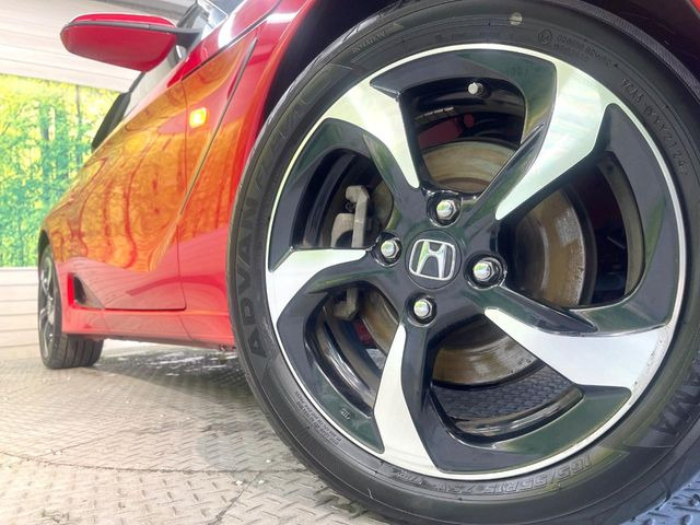 �y�����A���~�z�C�[���z�O�ςɃ}�b�`���������A���~�z�C�[���𑕒����Ă���܂��B�e��ЊO�A���~�z�C�[����A�X�^�b�h���X�^�C�����戵�����Ă���܂��B���񂲑��k����������