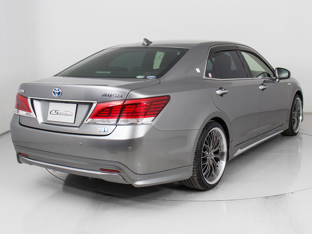 フルエアロが装着されています!お好みはいかがですか?今付いているデザイン以外にも、各ブランドのエアロを格安にてお取付け出来ます!又、エアロを外してノーマル状態にする事も出来ます!!