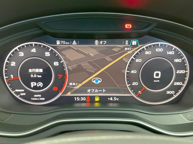 ���o�[�`�����R�b�N�s�b�g:�S�̂��t���p�l���ƂȂ��Ă����i�I�ȃ��[�^�[�p�l���B�ʏ�̃X�s�[�h���[�^�[�Ƃ��Ă̋@�\�͂������A�i�r�E�I�[�f�B�I�@�\�̊m�F�E������ł��A�^�]�ɏW�����₷���Ȃ��Ă���܂��B