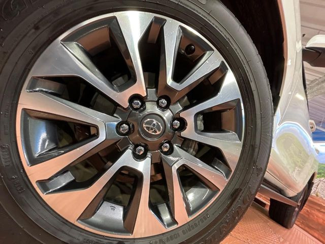 �y����19�C���`�A���~�z�C�[���z�O�ςɃ}�b�`���������A���~�z�C�[���𑕒����Ă���܂��B�e��ЊO�A���~�z�C�[����A�X�^�b�h���X�^�C�����戵�����Ă���܂��B���񂲑��k����������