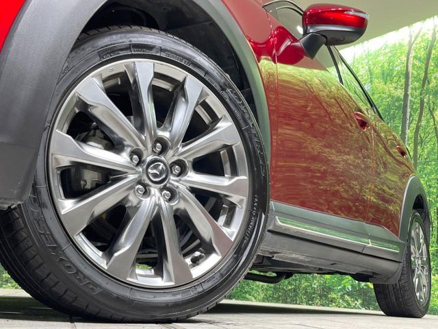 【純正18インチアルミホイール】外観にマッチした純正アルミホイールを装着しております。各種社外アルミホイールや、スタッドレスタイヤも取扱いしております。是非ご相談ください♪