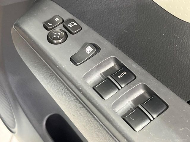 �y�d���i�[�~���[�z�T�C�h�~���[�͓d���i�[���ƂȂ��Ă���A�������ԏ�ł��L�Y�������X�N��}�����܂��B